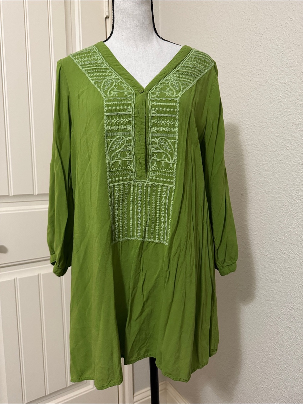& Other Stories Green Embroidered V-Neck Tunic Dress